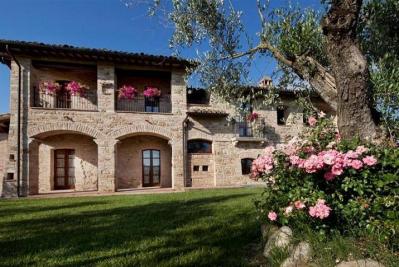 2 GIUGNO in Villa di lusso con Piscina ad Assisi. Intera struttura per 9 persone. con Centro Benessere o SPA