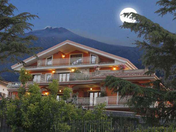 Last Minute WEEKEND E SETTIMANE in Casa Vacanza vicino al Parco dell'Etna con Appartamenti e camere da 2 a 7 persone con Bonus Vacanze Accettato