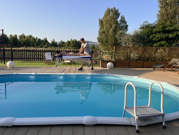 Villa Vacanza Umbria: Massaggio bordo Piscina