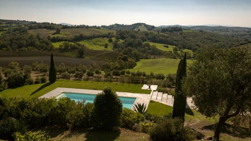 Piscina con solarium In Maremma 