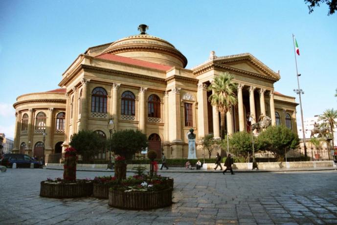 A Palermo hotel 4 stelle vicino Teatro Massimo