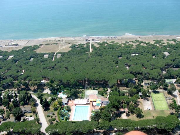 Resort con piscina 50metri dal mare Baia Domizia