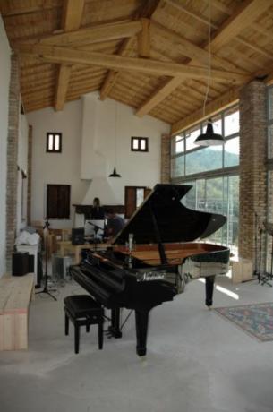 Sala di lavoro in casale con appartamenti vicino U