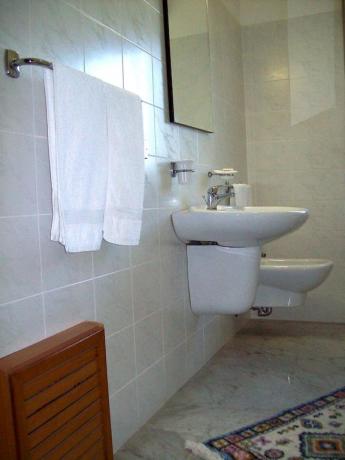Bagno privato in camera familiare Hotel Catania