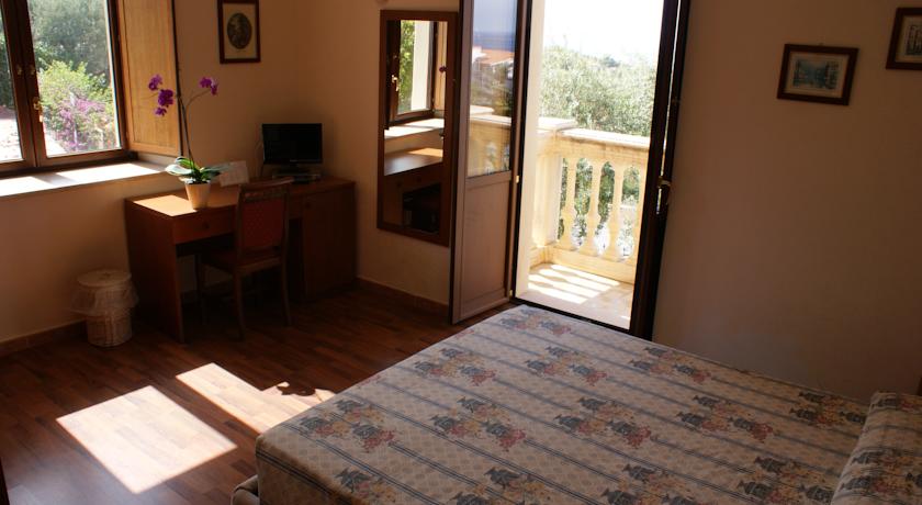 Camere con balcone vista Mare Cirella Diamante