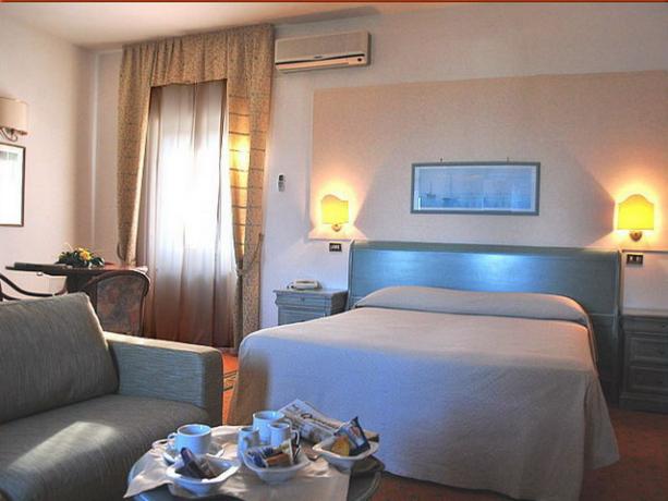 Suites con letto Queen Hotel 3 stelle Ostuni
