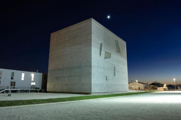 Chiesa Fuksas:  esterno, Chiesa di San Paolo 