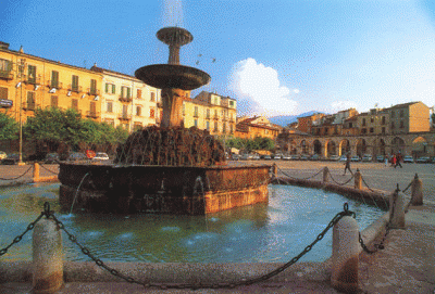 Cittá curata e dettagli raffinati. Vieni a Sulmona