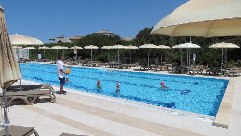 Corsi di nuoto piscina Villaggio-turistico badesi sardegna 
