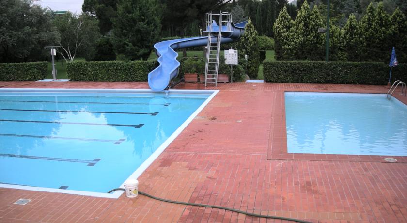 Piscine Esterne per Bambini con Scivolo
