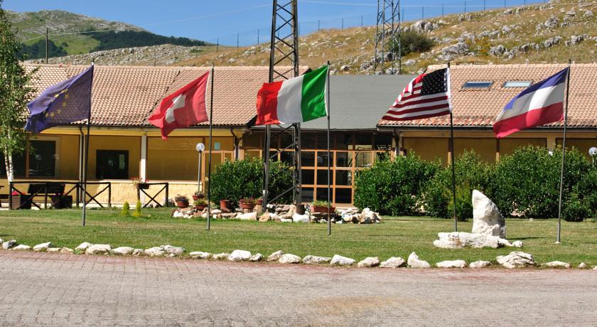 Hotel 3 stelle e rifugio a Lucoli (Campo Felice)  vicino impianti sciistici e piscina interna riscaldata 