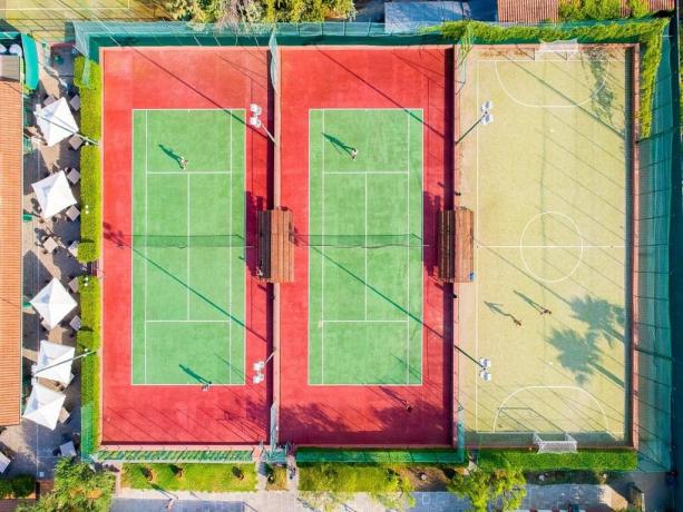 Villaggio con Impianti Sportivi a Cefalù: Tennis 