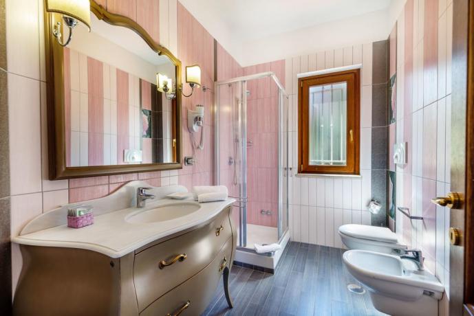 Bagno privato appartamento-vacanza con set cortesia doccia Laureana-Cilento