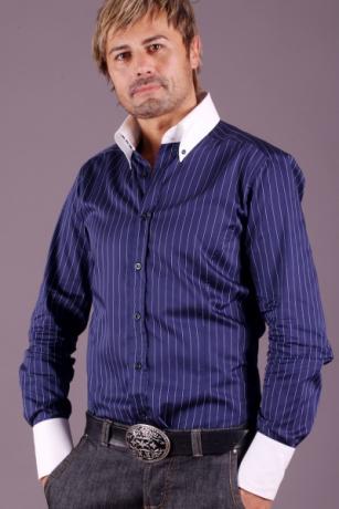 Camicia uomo modello slim maniche lunghe