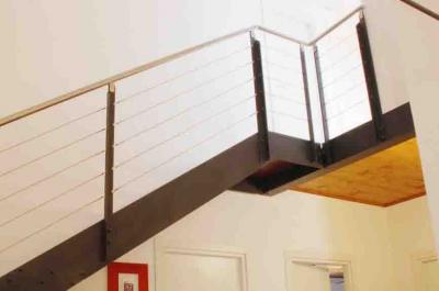 scala in ferro e tiranti in acciaio inox