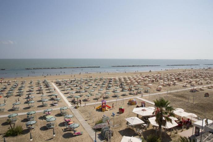 Hotel fronte mare a Viserba