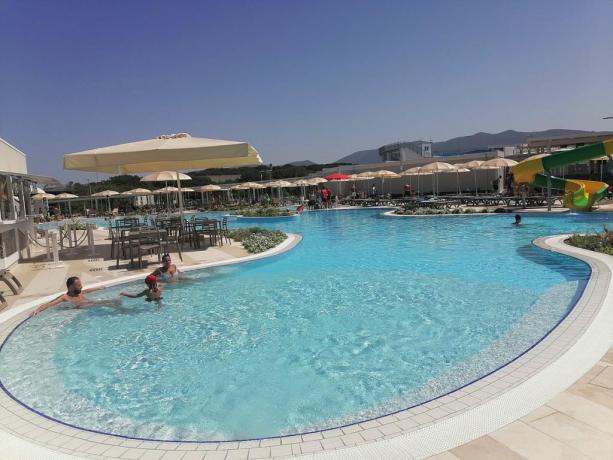 Piscina centrale villaggio-turistico a Badesi Sardegna 