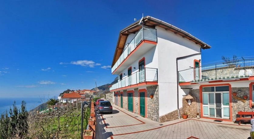 Offerta WEEKEND appartamenti 2/4 posti con terrazzo in costiera Amalfitana con Bonus Vacanze Accettato