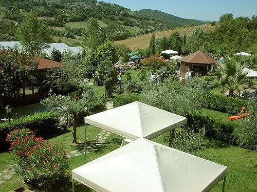 Giardino con gazebo 