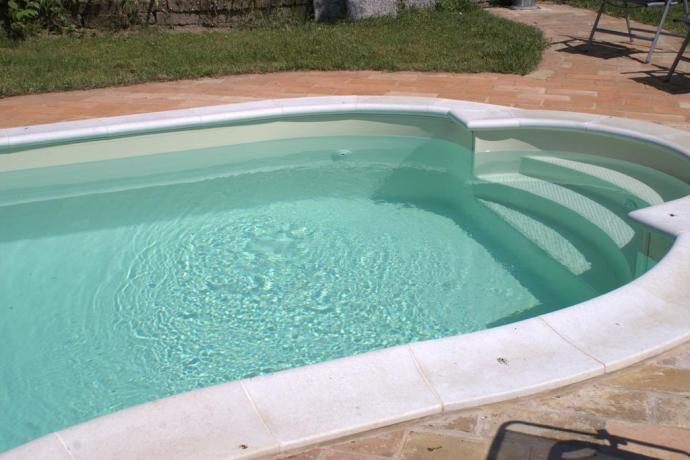 Zona piscina in Villa a Macerata 