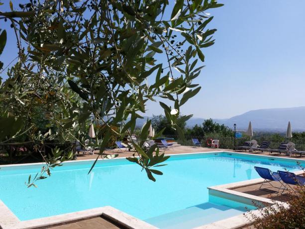 Last Minute Week End in Agriturismo vicino Assisi con Appartamenti e Ristorante con Bonus Vacanze Accettato