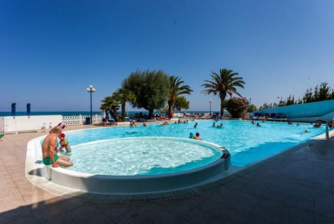 Hotel con piscina per bambini 