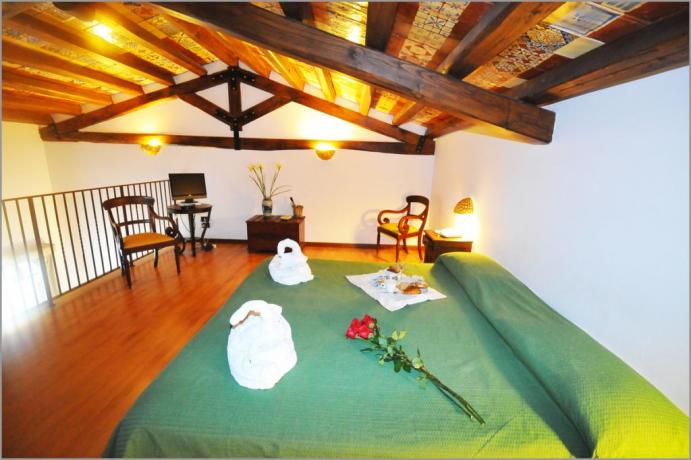 Albergo Sicilia, Suite 204 "STANZA DELLE MAIOLICHE"