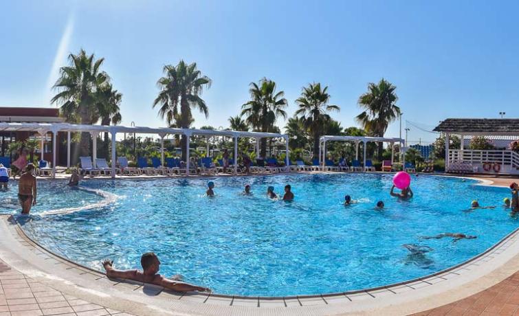 Piscina per Adulti e Bambini Vicino Gallipoli 