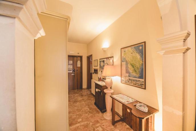 Ingresso BED & BREAKFAST  centro storico Lecce 