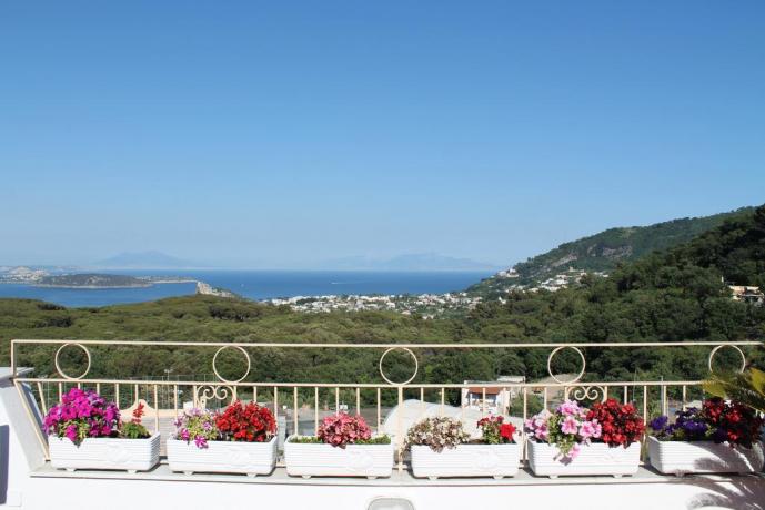 Terrazzo vista mare casa vacanze vicino Ischia Porto 