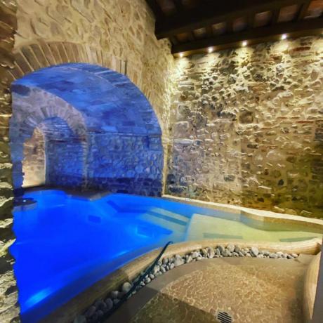 Centro Benessere con Piscina Coperta Idromassaggio