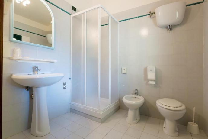 Bagno con doccia hotel 3 stelle zona Assisi 