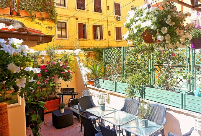 Appartamento vacanze con patio arredato a Roma centro