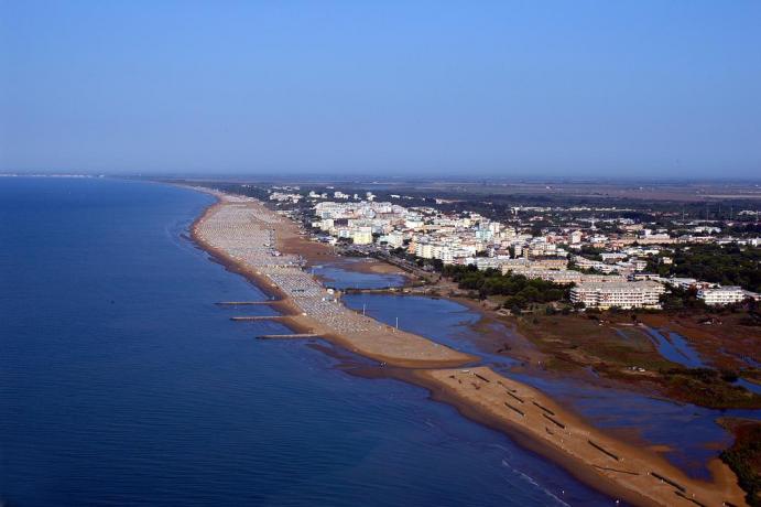 Vista Panoramica Spiaggia e Mare a Bibione