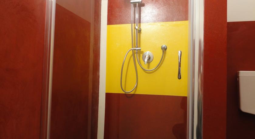 Camere con Bagno Privato con Doccia a Pavia