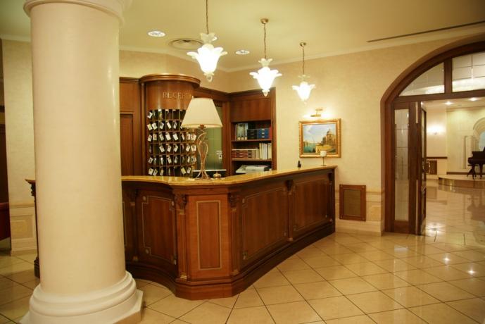 Reception Albergo 4 stelle ad Atena Lucana