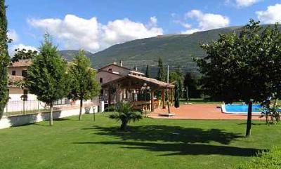 Agriturismo con piscina ad Assisi