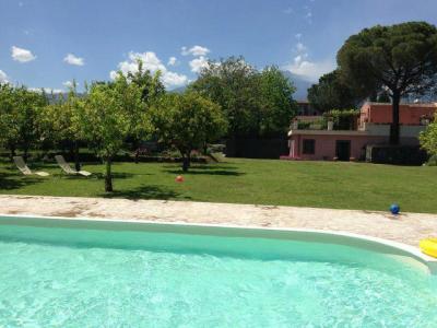 Agriturismo con ampio parco e piscina