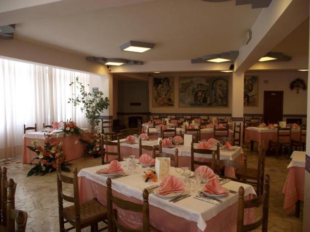 Hotel vicino Catania con Ristorante interno/esterno