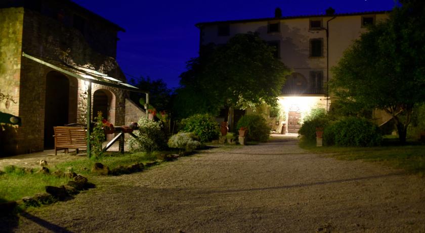 Vista in notturna dell'agriturismo