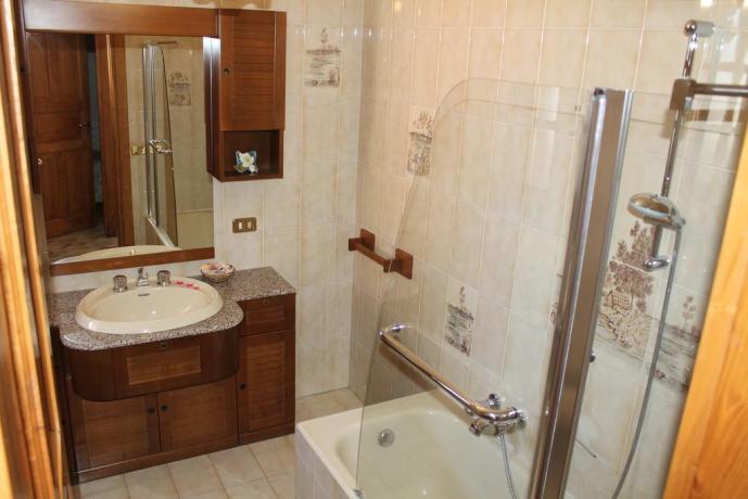 Bagno privato appartamento casa vacanze a Barano d'Ischia 