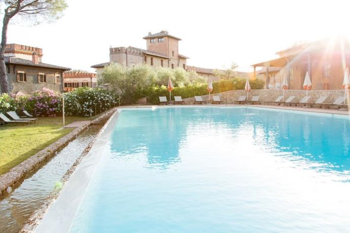 Resort di lusso con Piscina a Perugia 