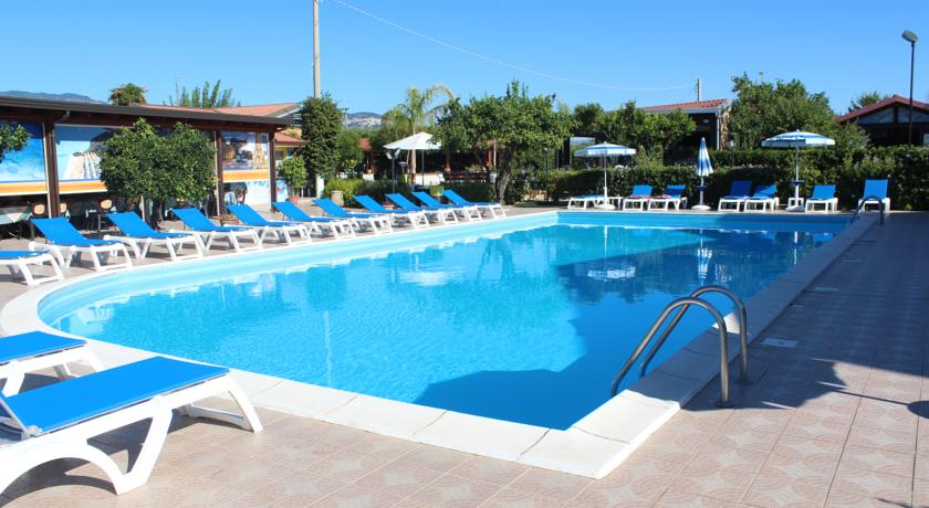 Piscina attrezzata per gli ospiti