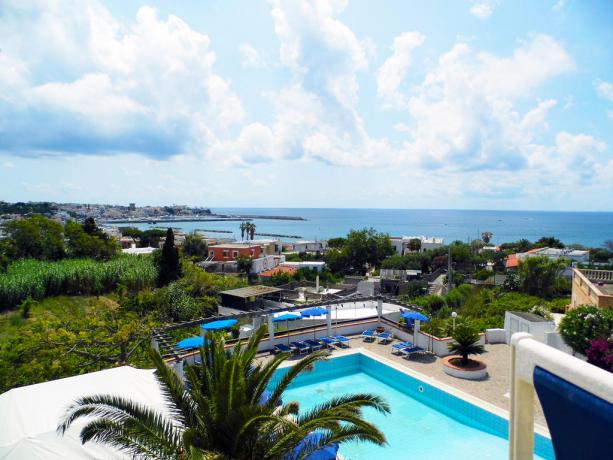 Piscina hotel ischia vista mare
