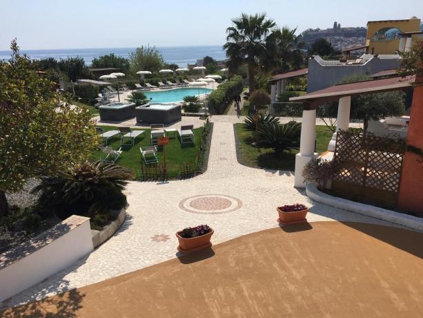 Hotel con Giardino e Piscina a Lipari 