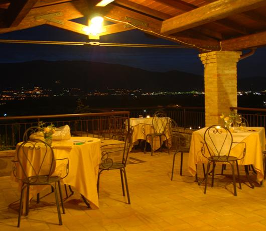 Ristorante con terrazza panoramica Bettona-Umbria 