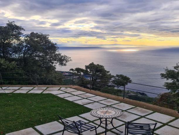 Terrazza con vista  sul mare attrezzata  