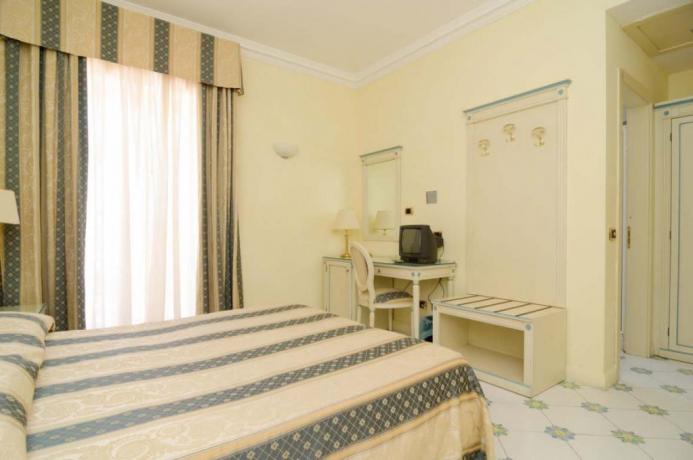 Hotel 3 stelle Camera con Tv frigo bar