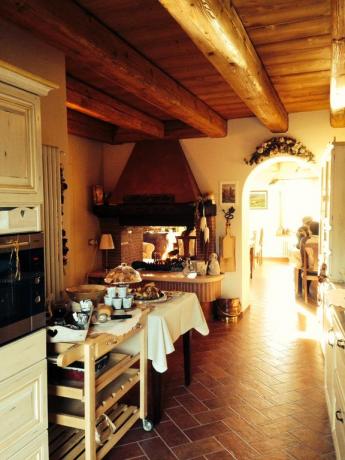 Sala per fare colazione con fuocolare