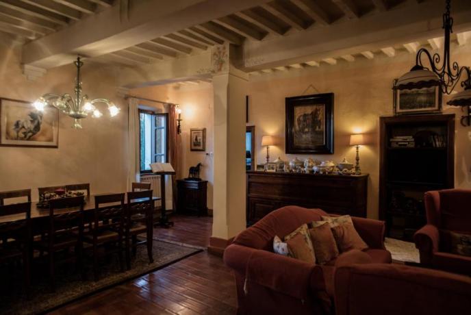 Villa di lusso con ampio salone da pranzo
